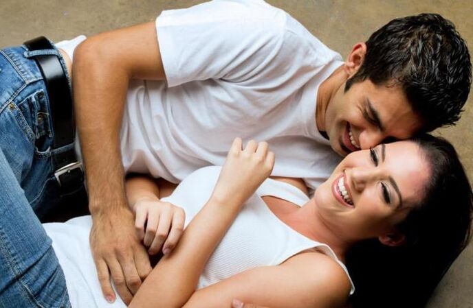 Bir adam bir kıza dokunduğunda heyecanlanır